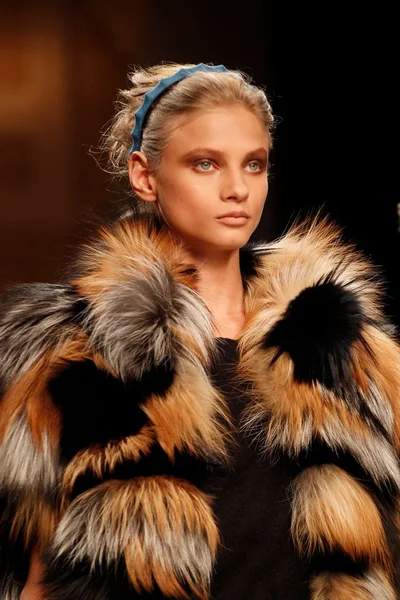 Look 14